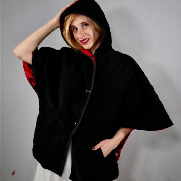 Reversible Cloak Circa 1970s - Picture 7 of 8